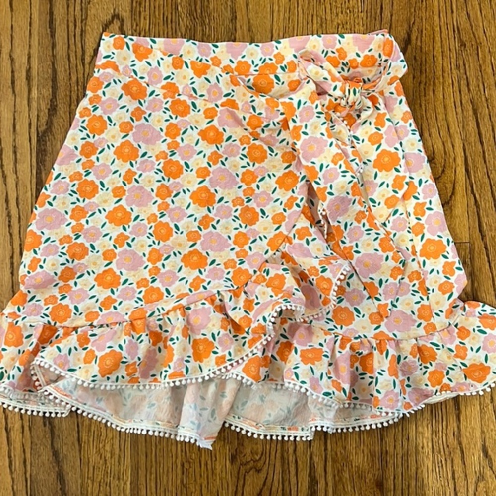 NWOT FLORAL RUFFLE SKIRT WITH TIE WAST - SIZE M